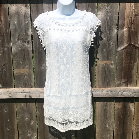 White lace dress - Picture 2 of 7